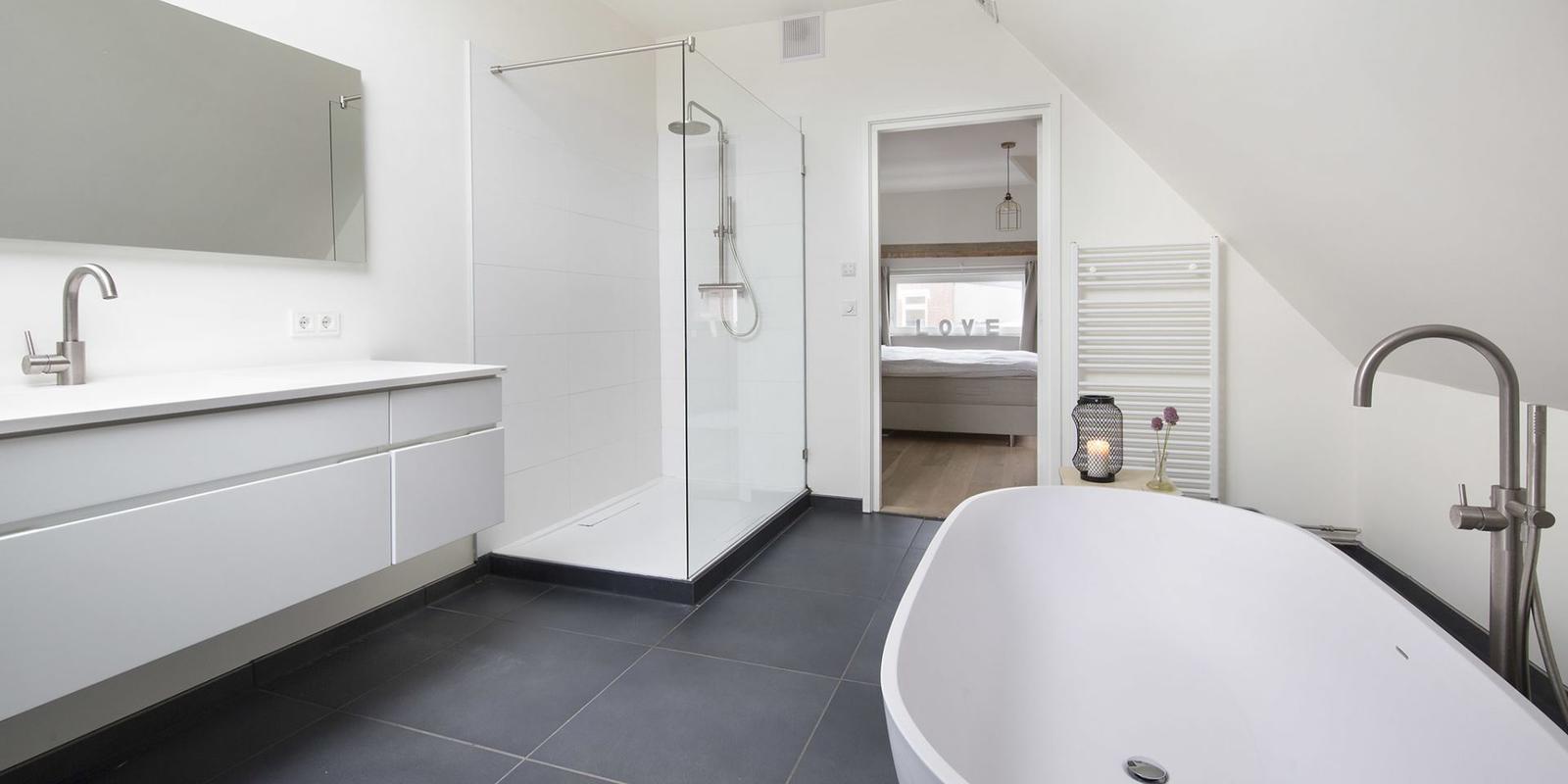 minimalistische badkamer